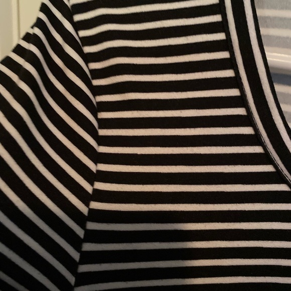 Adorable maternity top “Coming Soon”. Violet & Ruby. Compares to a small. - Picture 4 of 4